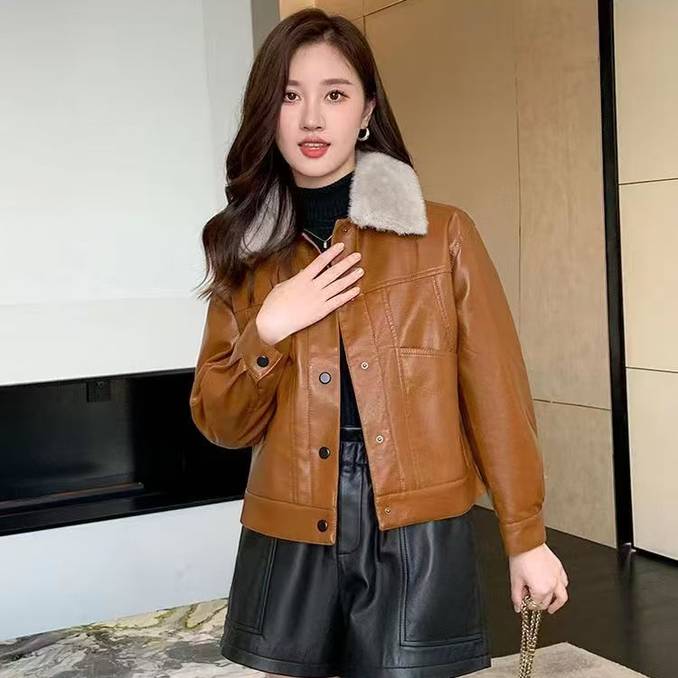 女士潮流毛领黑金加绒皮衣外套