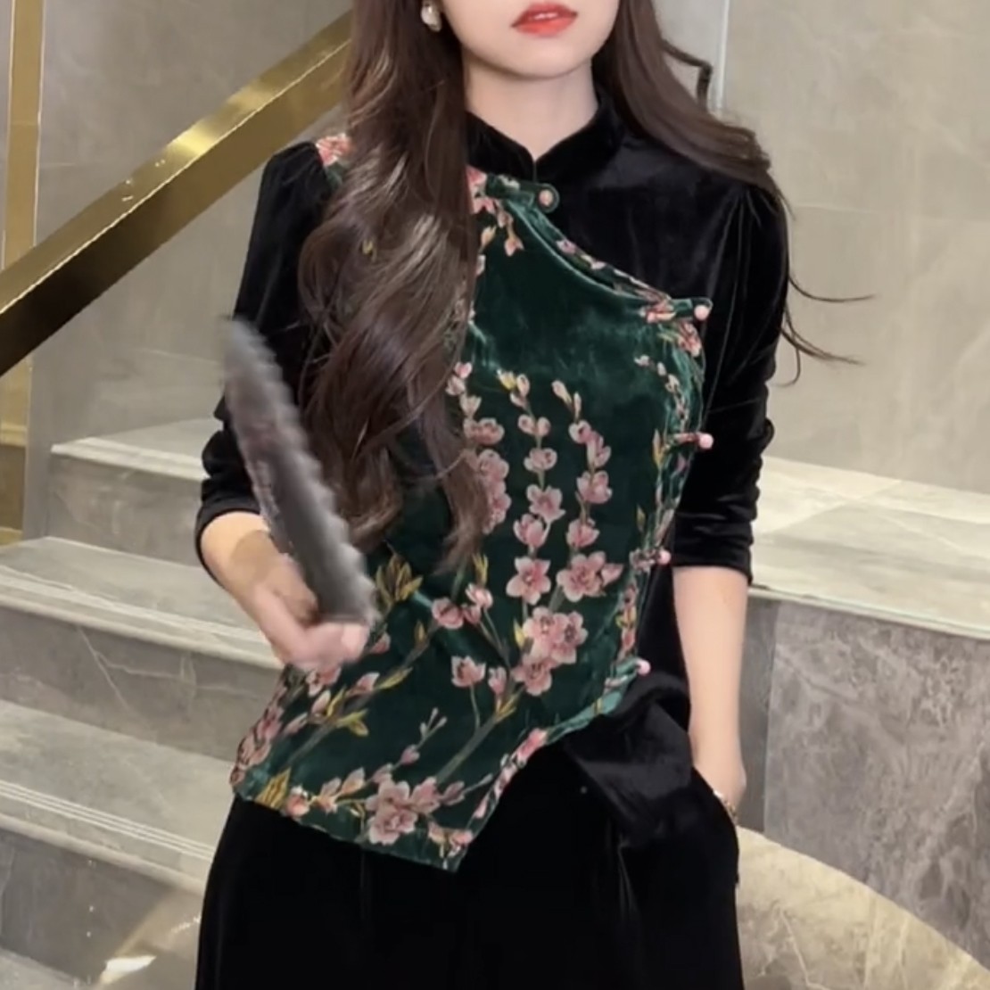 【现货+运费险】中国风半高领盘扣金丝绒时尚拼接上衣轻奢款H2133