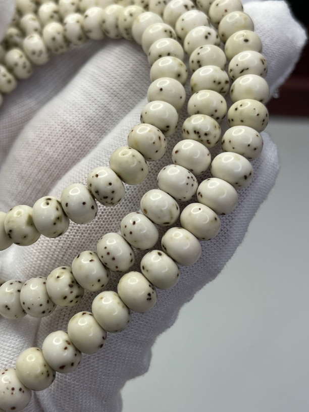 石玉料瓷白7*5苹果 大留白 星点稀少 一物一图