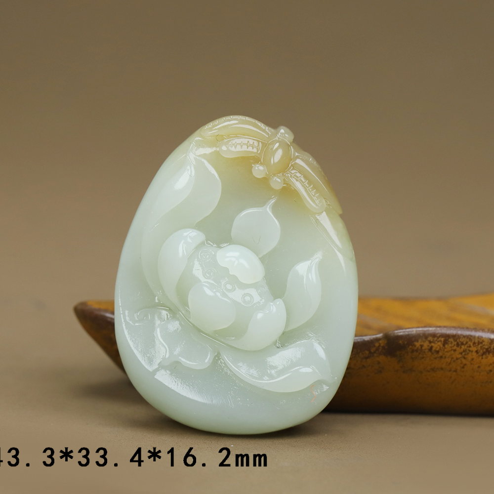 F72海川拍卖和田玉吊坠