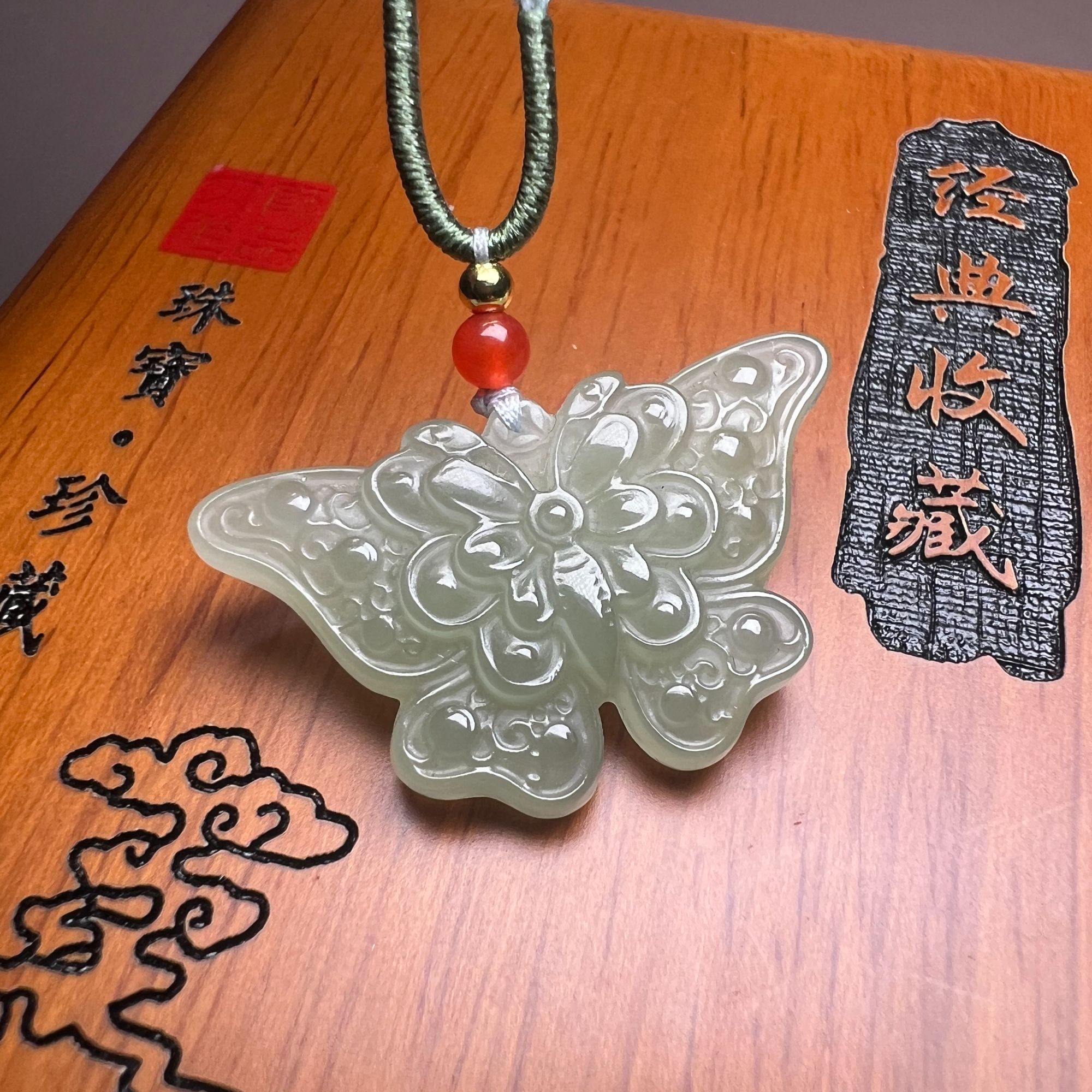 AF162和田玉蝴蝶吊坠