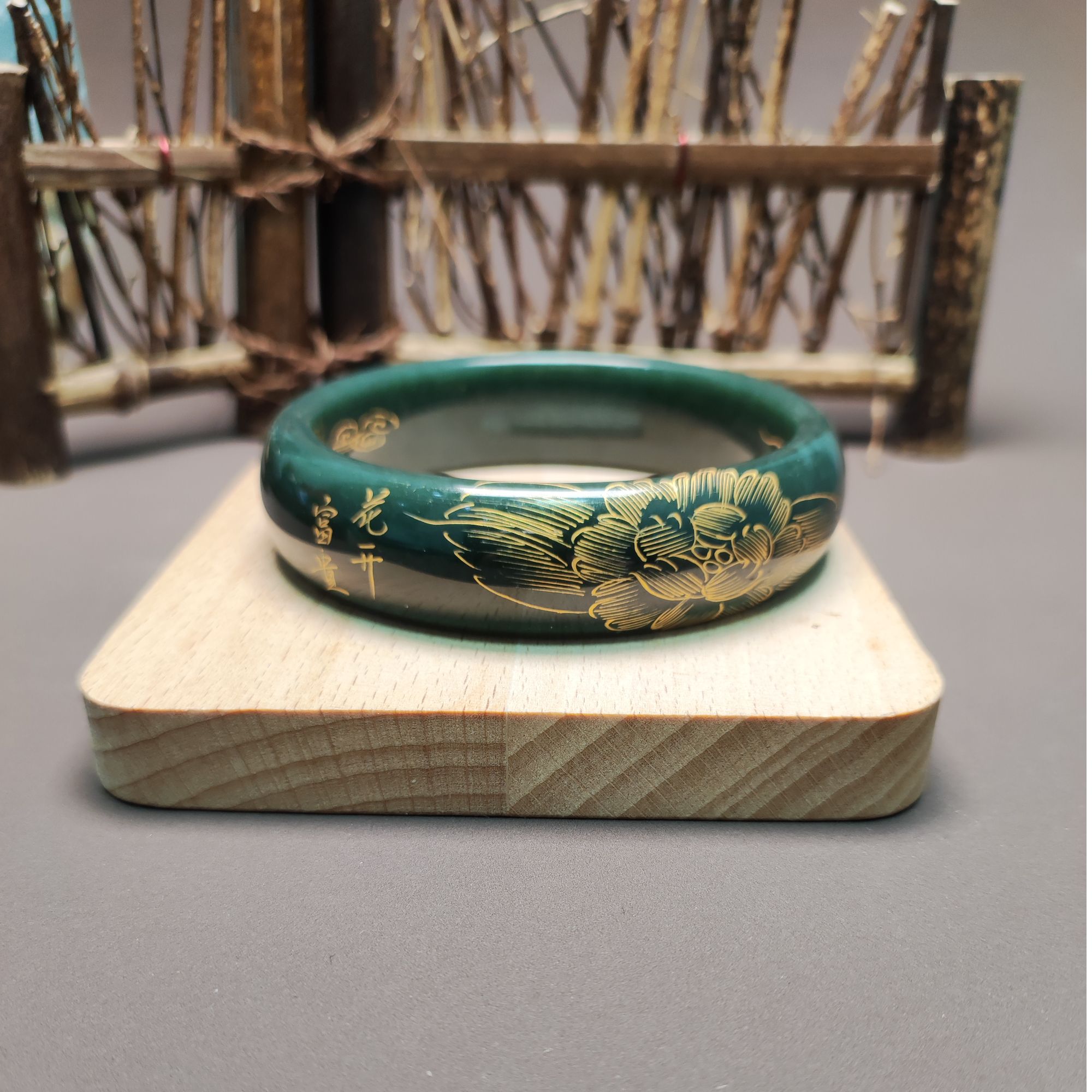 F179海川拍卖和田玉手镯