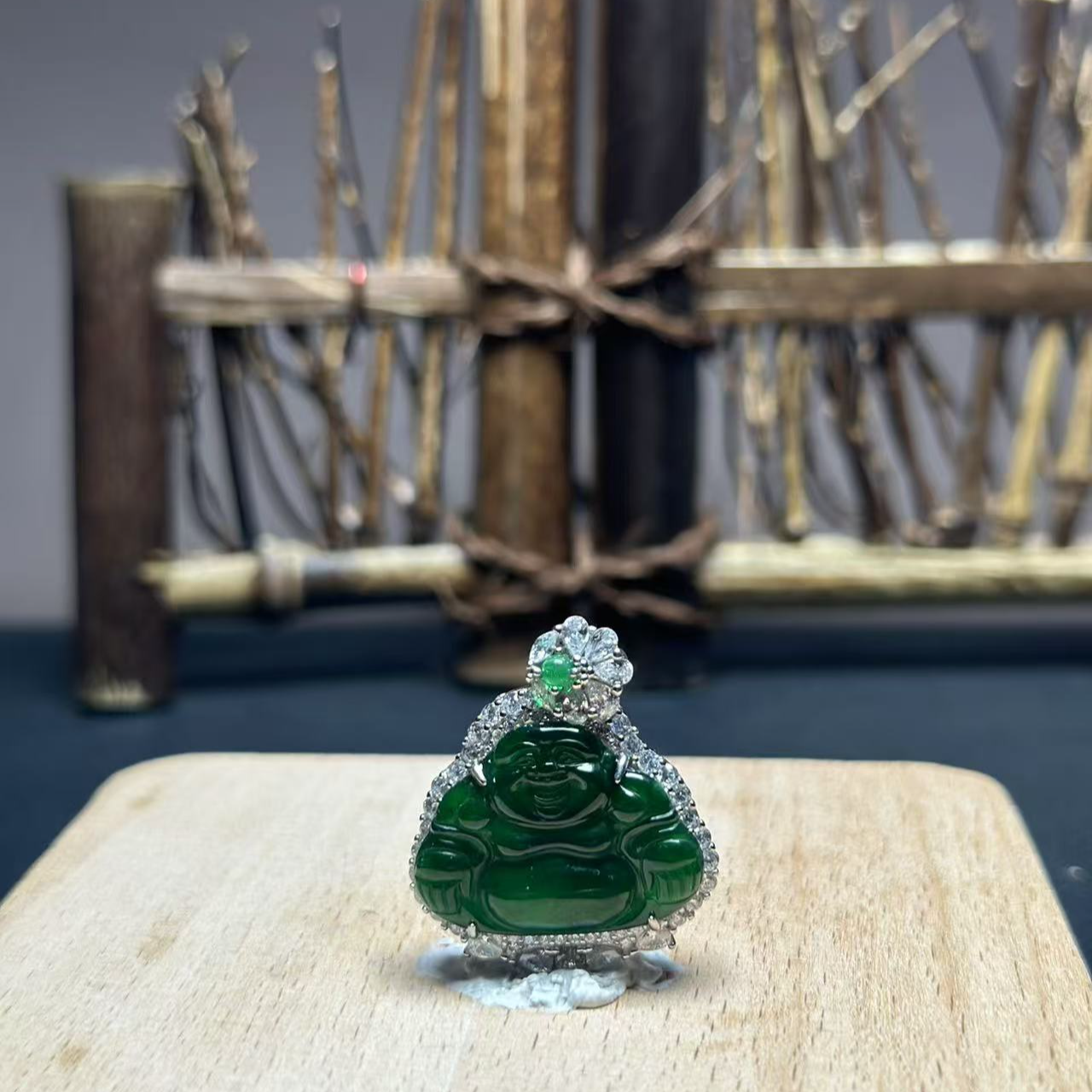 D013海川拍卖翡翠吊坠