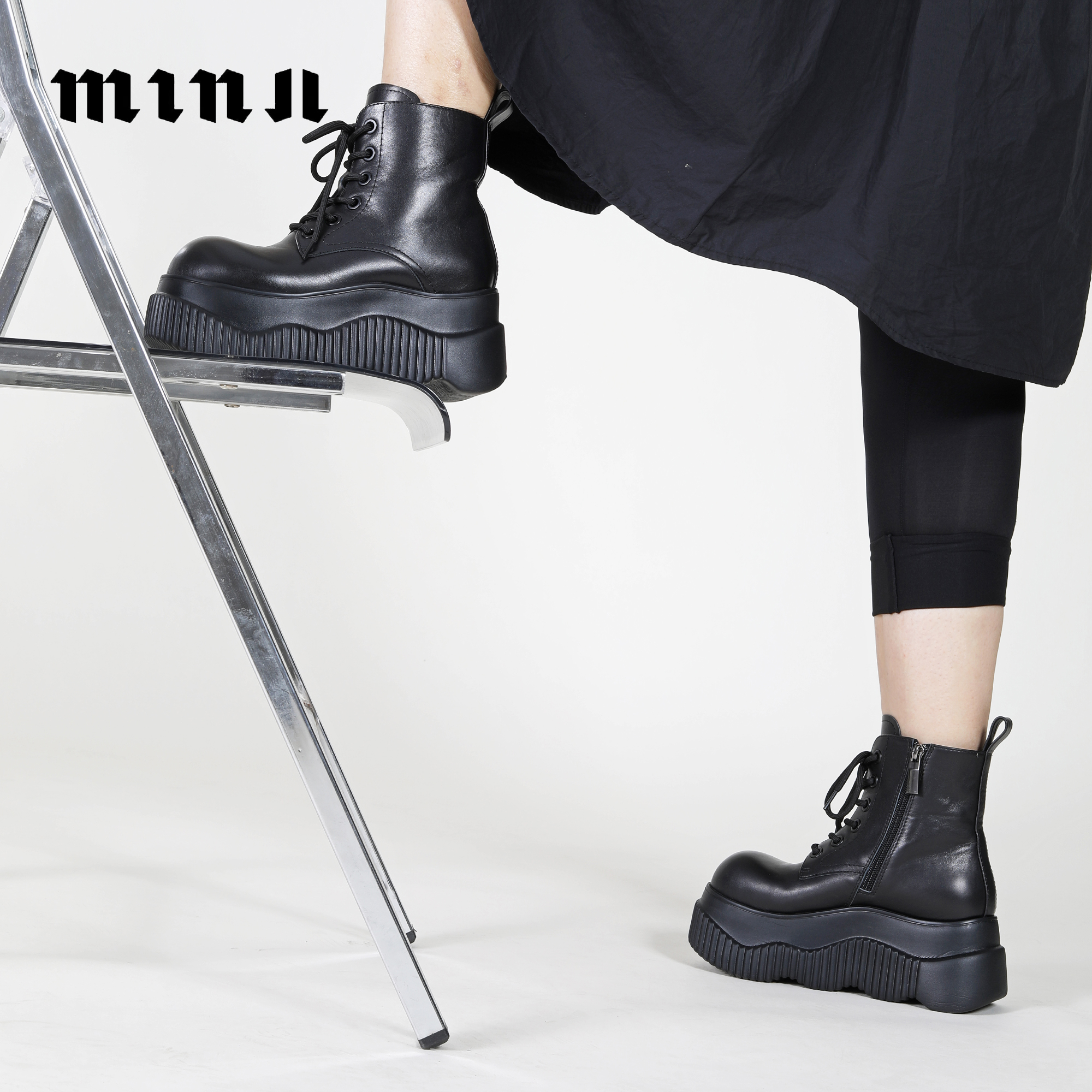 知足敏儿原创正品2024秋冬新款真皮绒里女靴马丁靴680-55