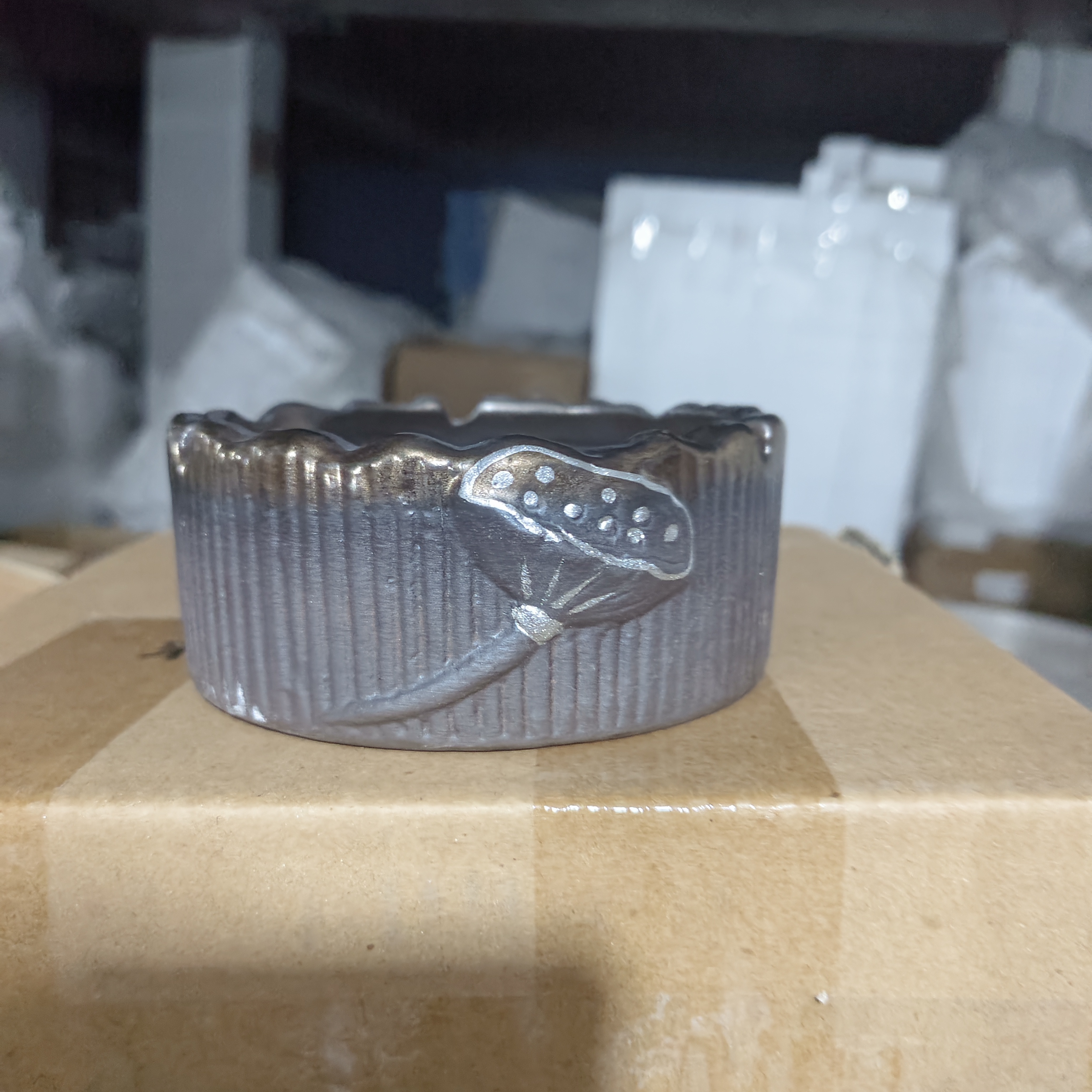 铁胎莲蓬烟灰缸单个