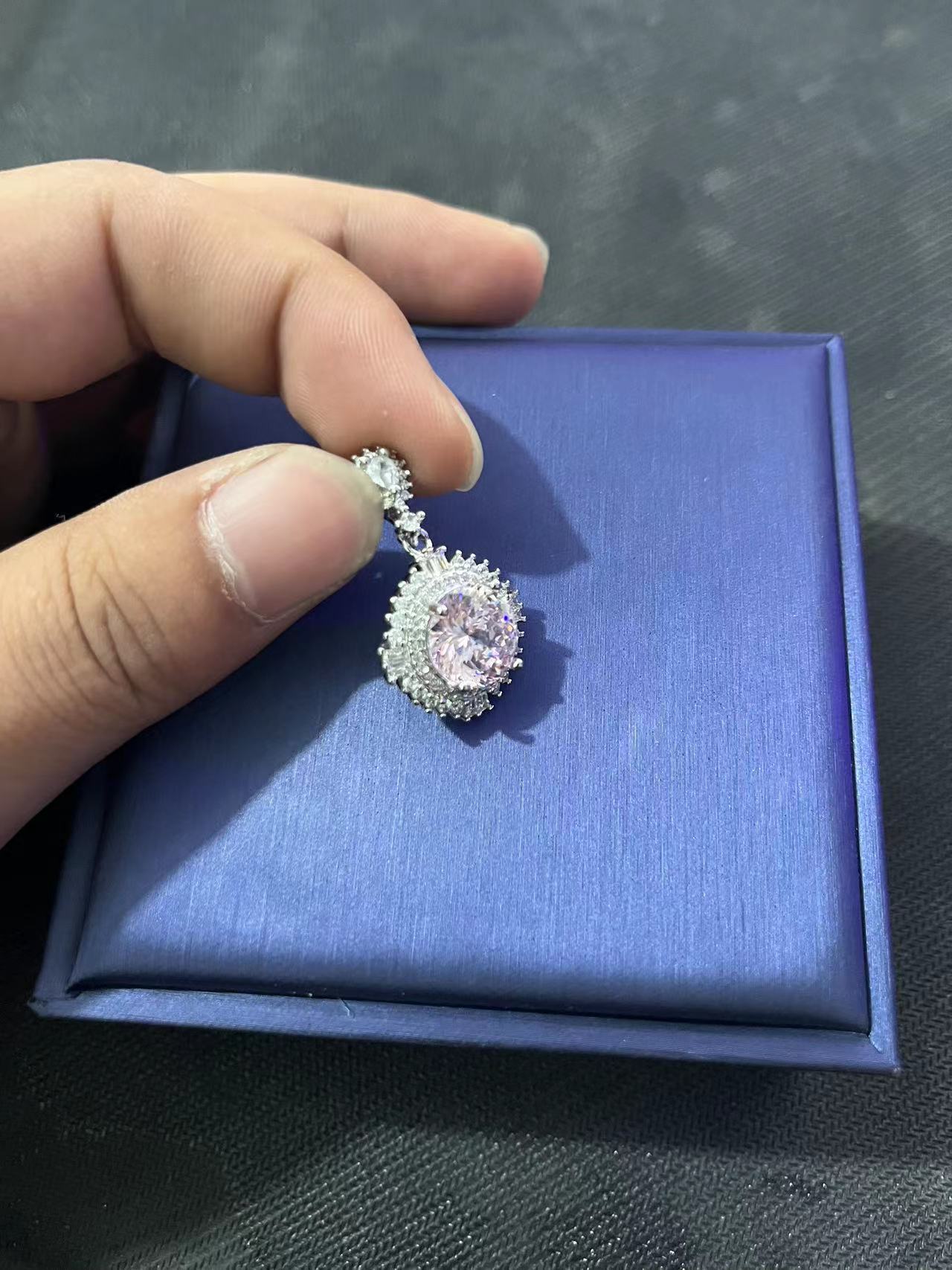 啊盖尔粉白白吊坠B2