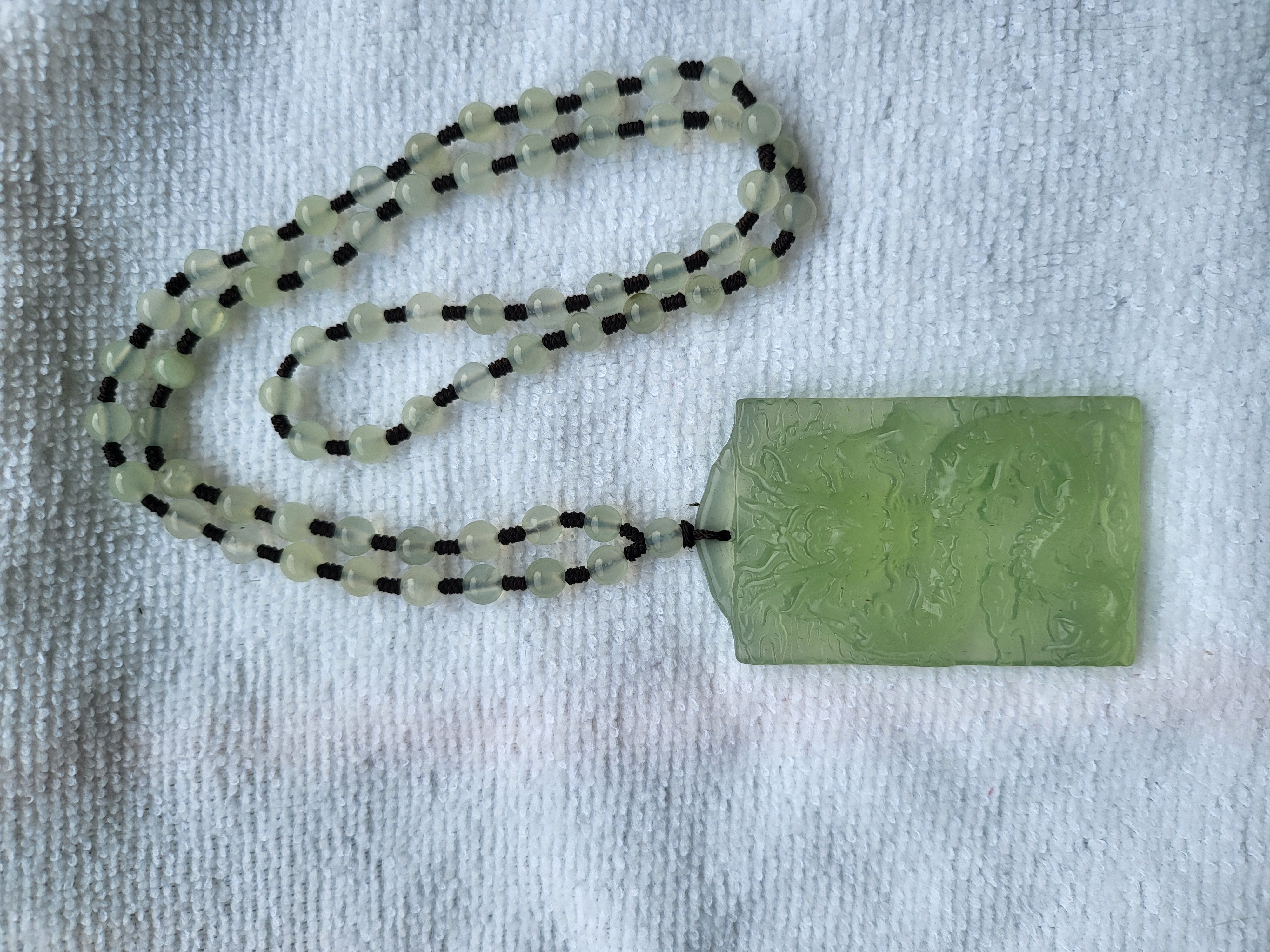 蛇纹石玉未镶嵌多样性发一个龙牌吊坠加一个原石