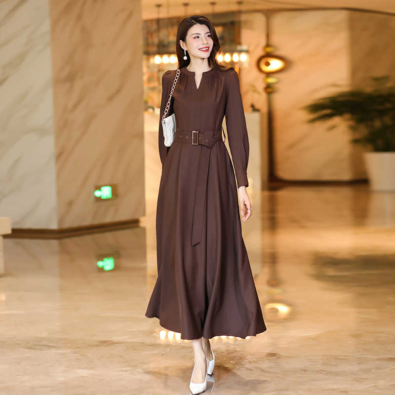 初秋过膝新款女装长袖2025正式场合连衣裙收腰气质显瘦高级感长裙