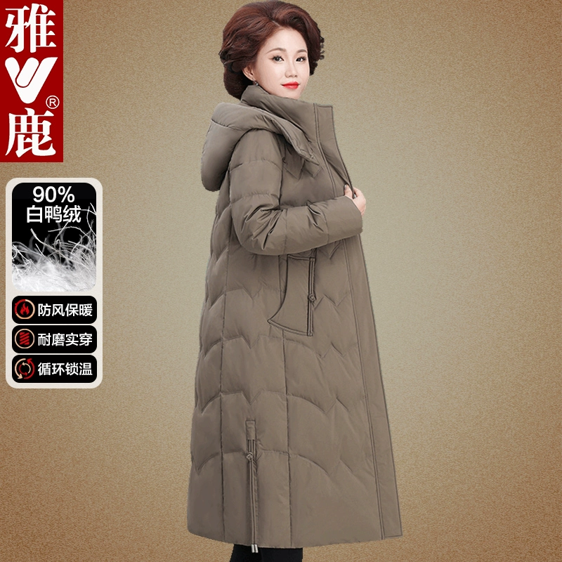 雅鹿妈妈冬季长款过膝羽绒服中老年女冬装加厚外套2024新款