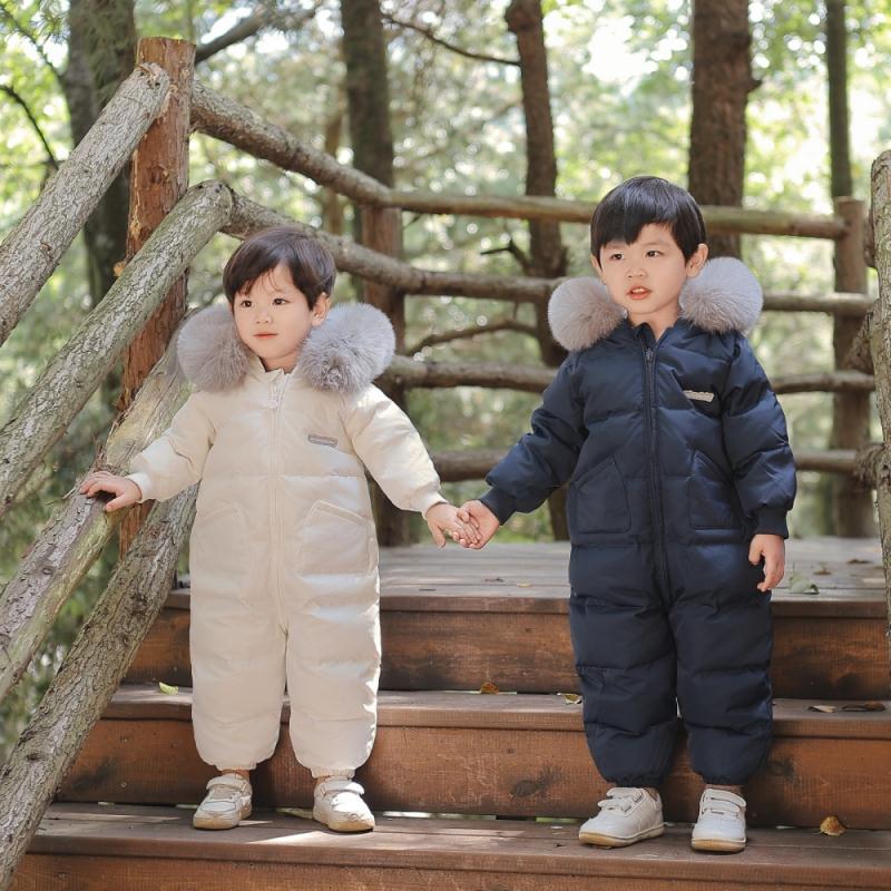 婴儿连身羽绒服男女宝宝0-1-2-3岁幼儿冬季外出爬服儿童套装加厚
