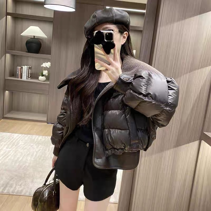 欧货羊羔毛拼接大翻领羽绒服女黑色2023冬新款宽松短款白鸭绒外套
