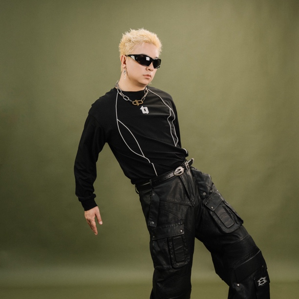 TI舞团出芽秋冬黑色牛仔长袖T恤休闲情侣夏季宽松潮流上衣T06A013