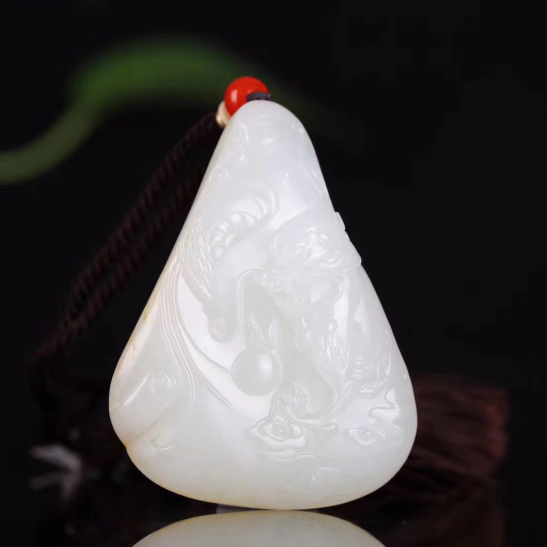 新疆和田玉洒金皮白玉龙手把件