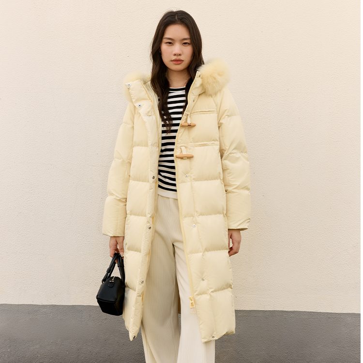 独束微胖大码女装火山岩发热羽绒服连帽毛领牛角扣羽绒24DS84048