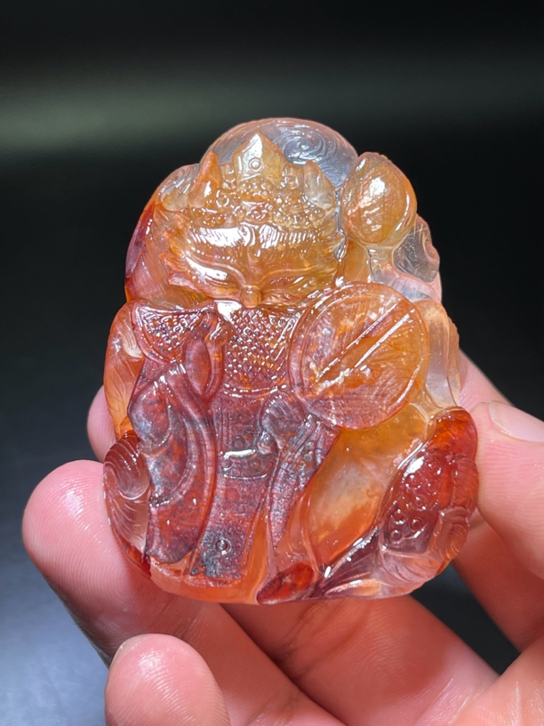 天然水晶焦糖色红胶花九美狐精工雕刻九美狐仙娘娘吊坠