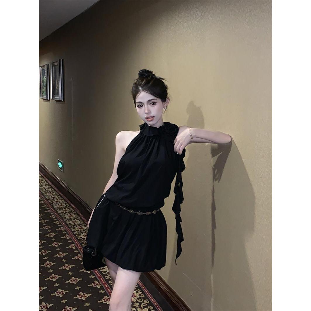 挂脖立体花朵连衣裙女夏季新款黑色短裙子法式气质露背收腰a字裙