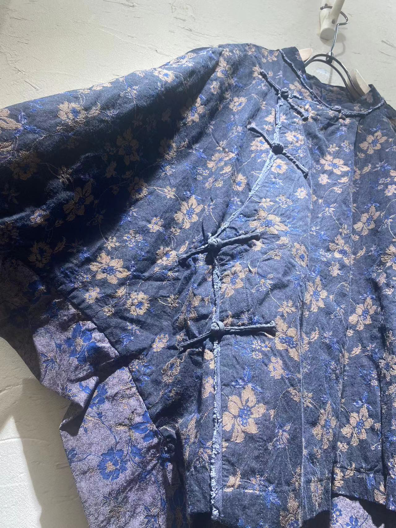 甄选棉麻原创亚麻花上衣