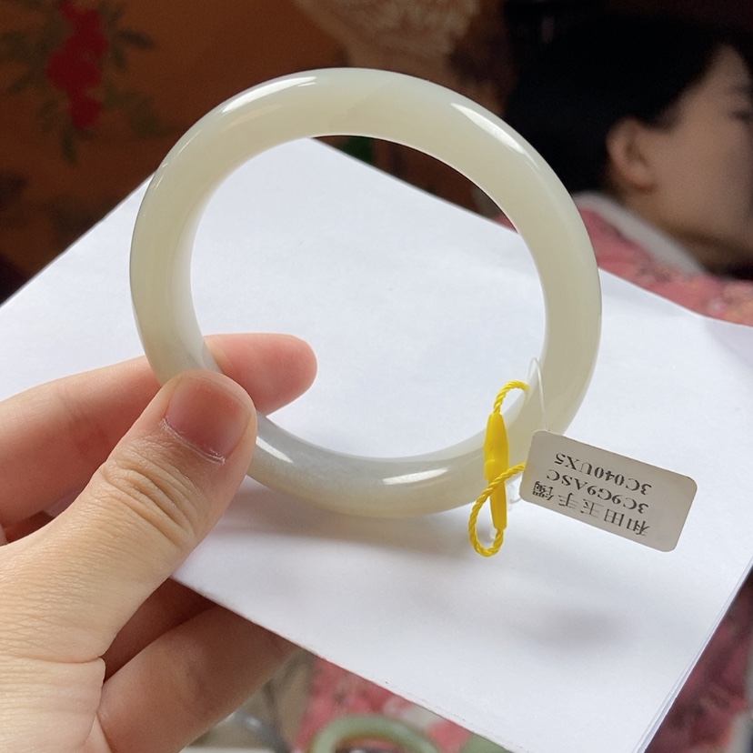 【闪购商品】和田玉手镯未镶嵌纹58