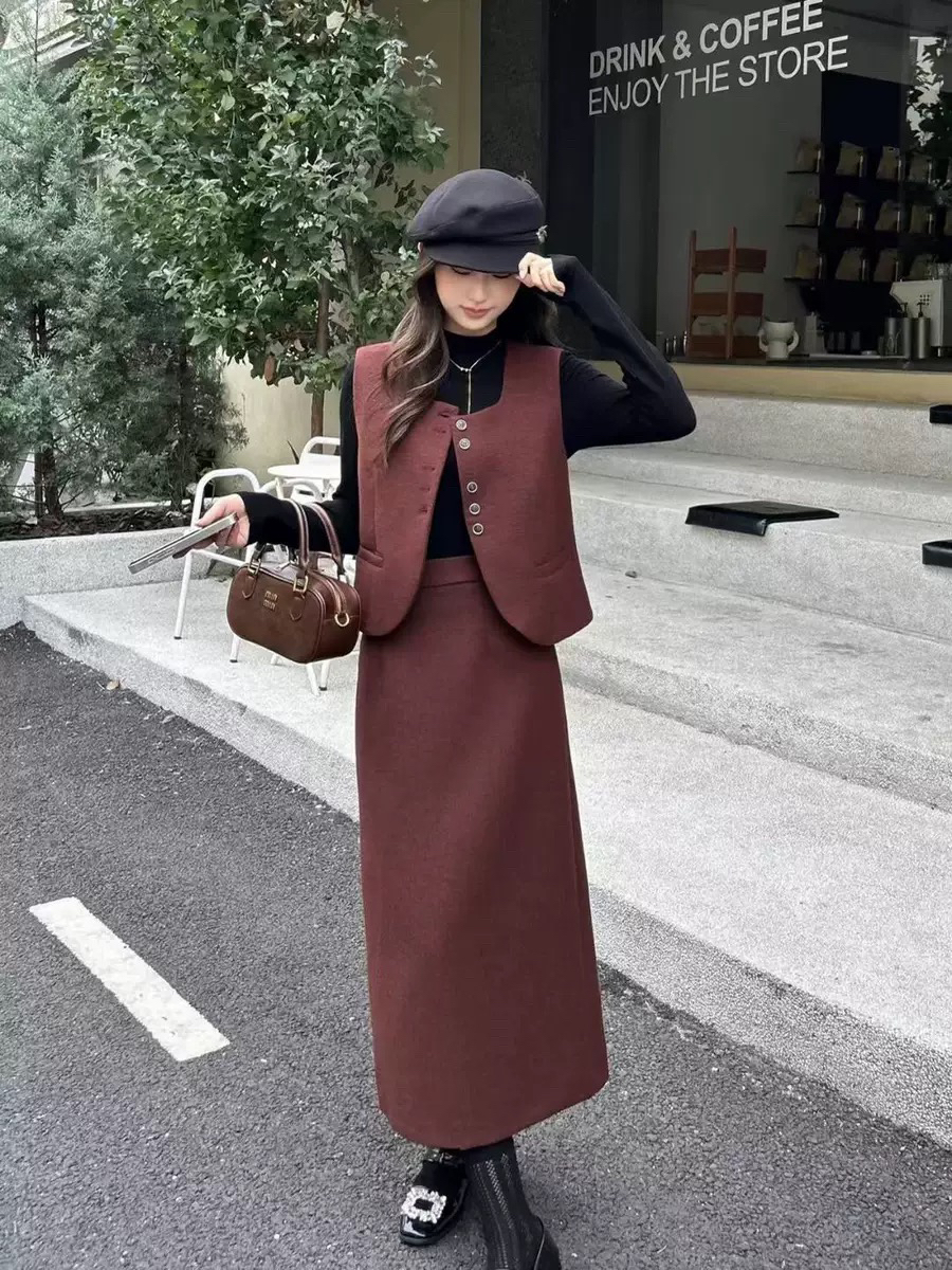 1129大码秋冬新款马甲背心打底衫复古半身裙时尚三件套装