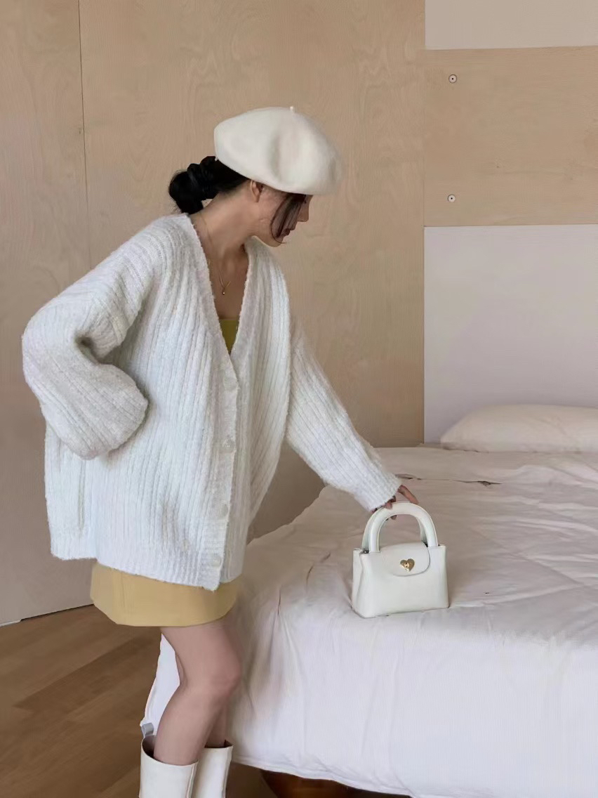 秋冬季新款大码922高级感V领设计毛衣宽松外套百搭纯色