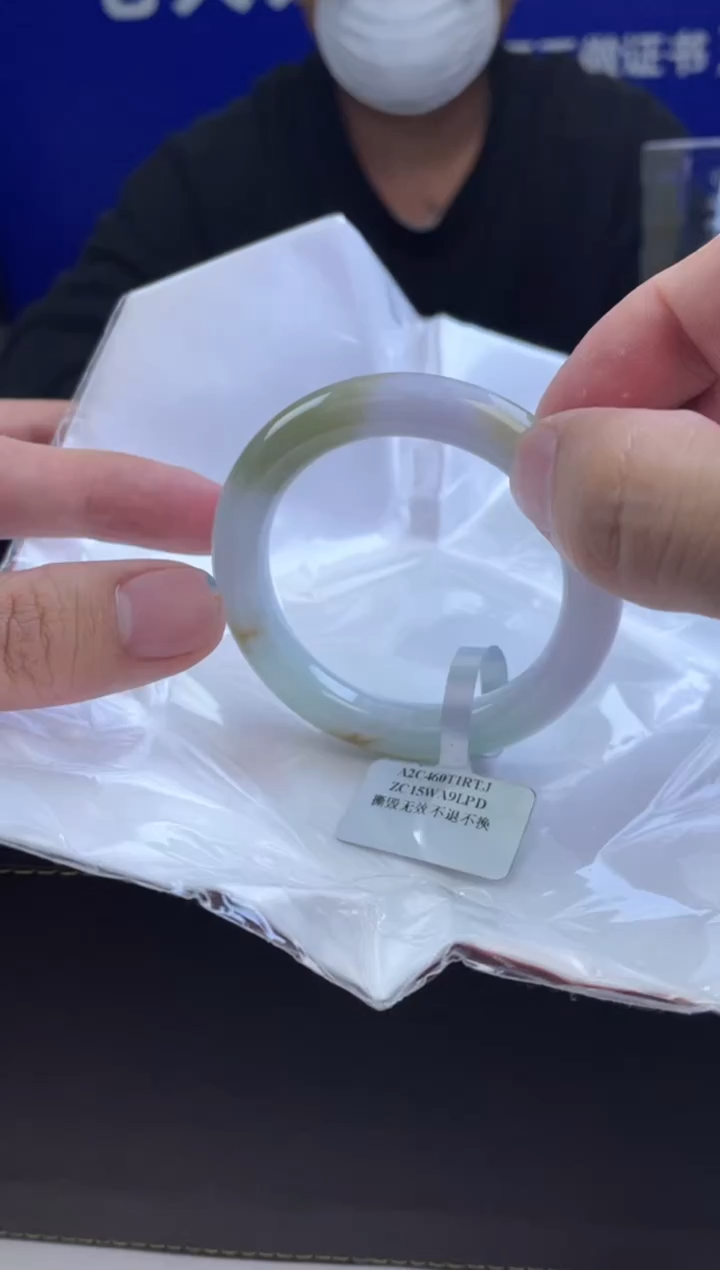 【闪购商品】翡翠手镯未镶嵌2微瑕