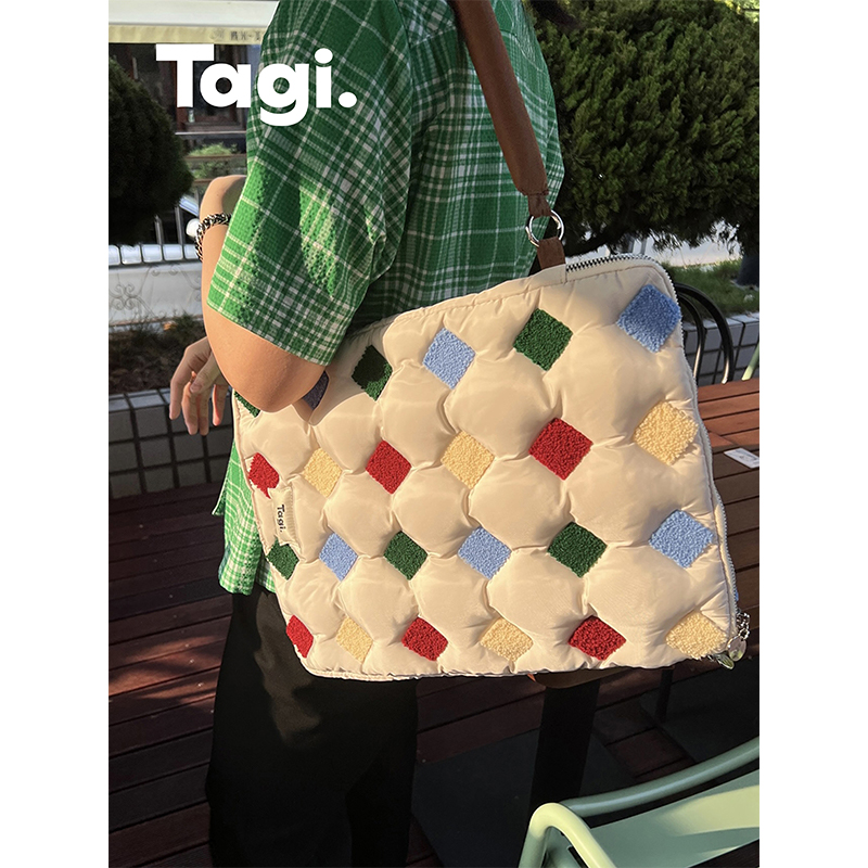 Tagi. OK砰砰电脑包"Put-put"刺绣可爱枕头电脑印花便携韩版单肩