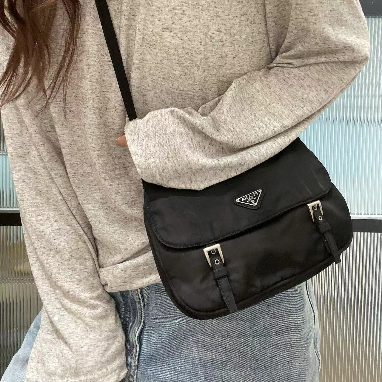 95新 Prada/普拉达 510822 黑色降落伞斜挎包