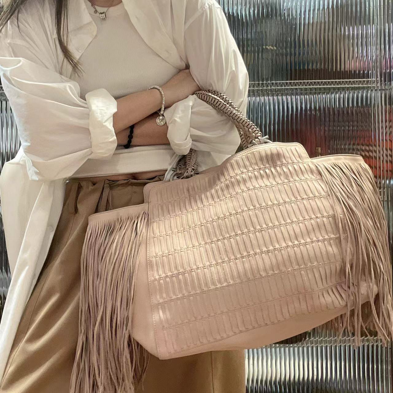 95新 FERRAGAMO/菲拉格慕 【清】2BD011 奶茶色流苏托特包