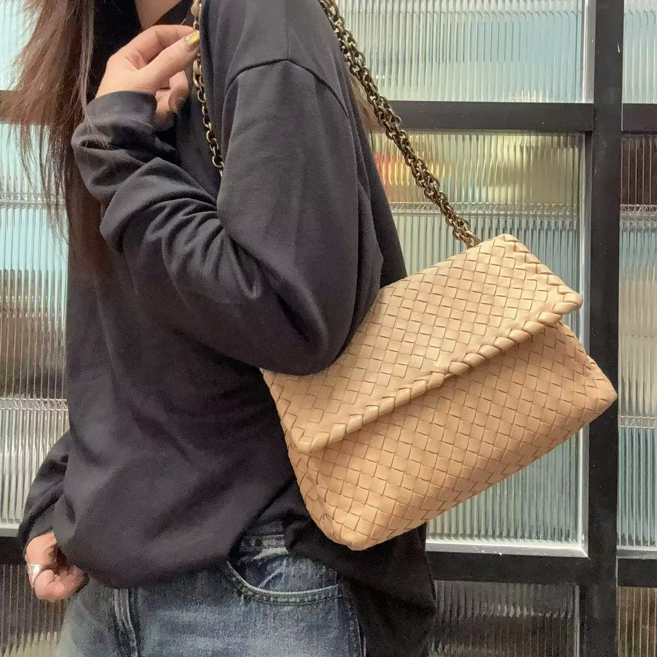 95新 BOTTEGA VENETA/葆蝶家 【蕾】 2XP611 奶茶色奥林匹亚单肩包