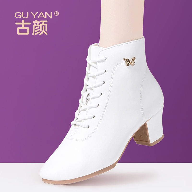 白色软皮舞蹈鞋女新款软底交谊拉丁跳舞鞋中跟水兵广场舞鞋短靴子