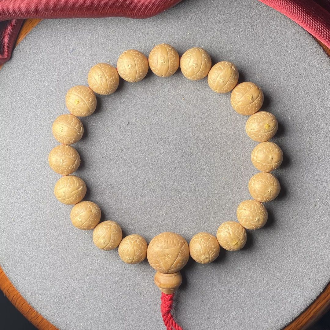 2024新籽回国奶黄皮尼泊尔凤眼菩提手串尺寸12mm