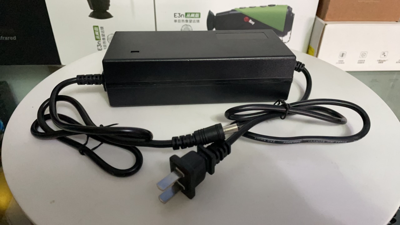 12负10安圆孔单孔锂电充电器电源线锂电池专用充电器锂电池充电器