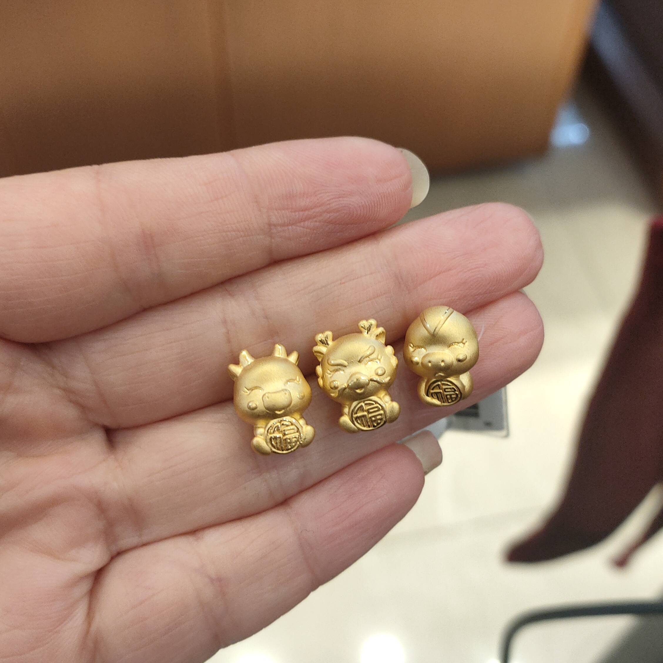 六桂福足金时尚生肖