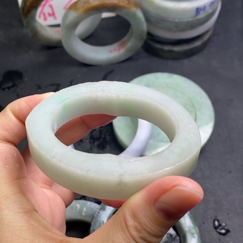 【闪购商品】翡翠手镯未镶嵌啊****?