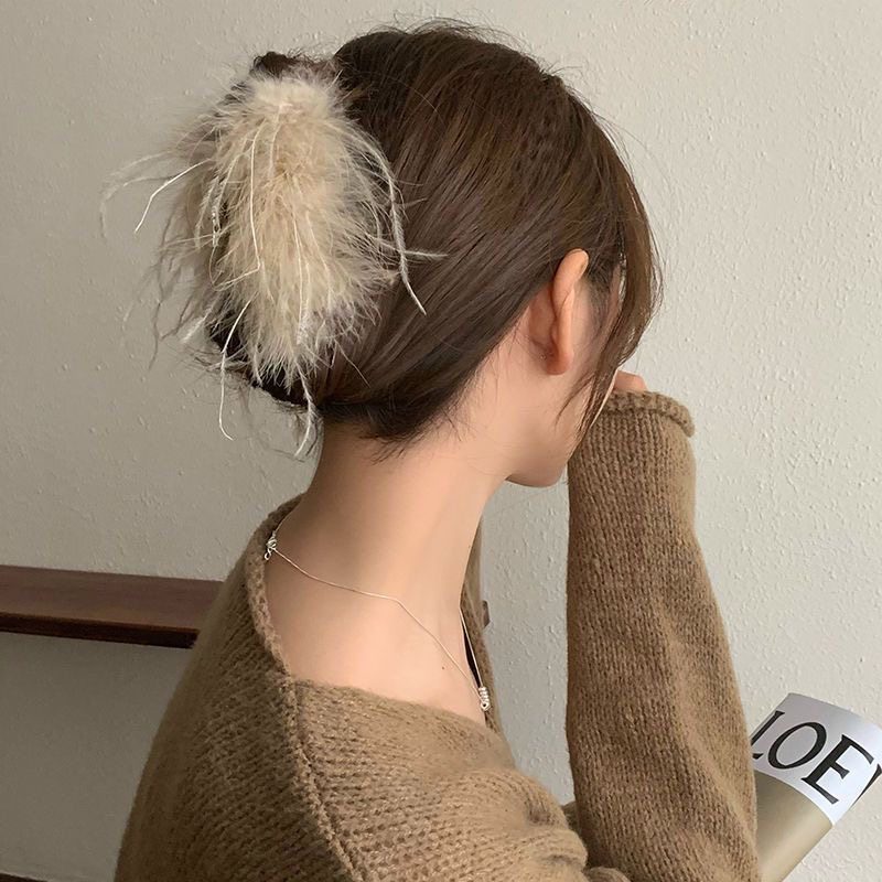 米色超仙鸵鸟羽毛发夹高级头饰后脑勺超仙盘发鲨鱼夹子新款L002