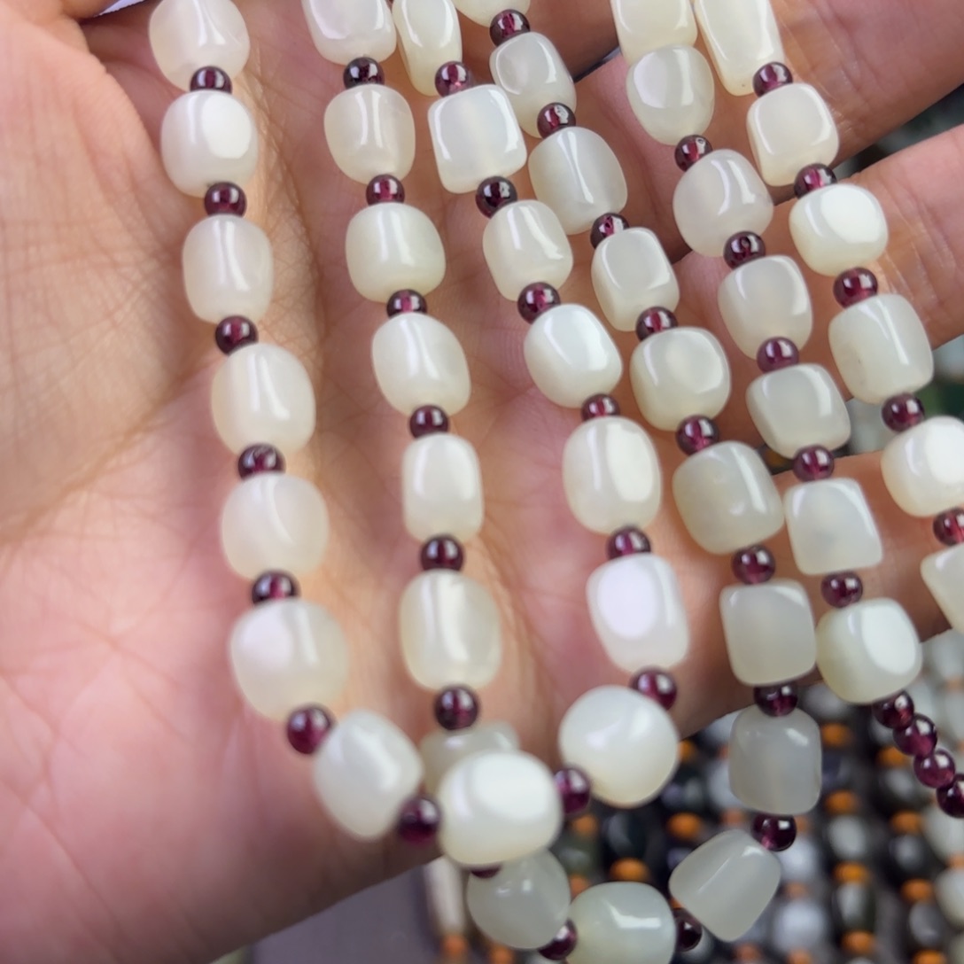 和田玉颈饰未镶嵌