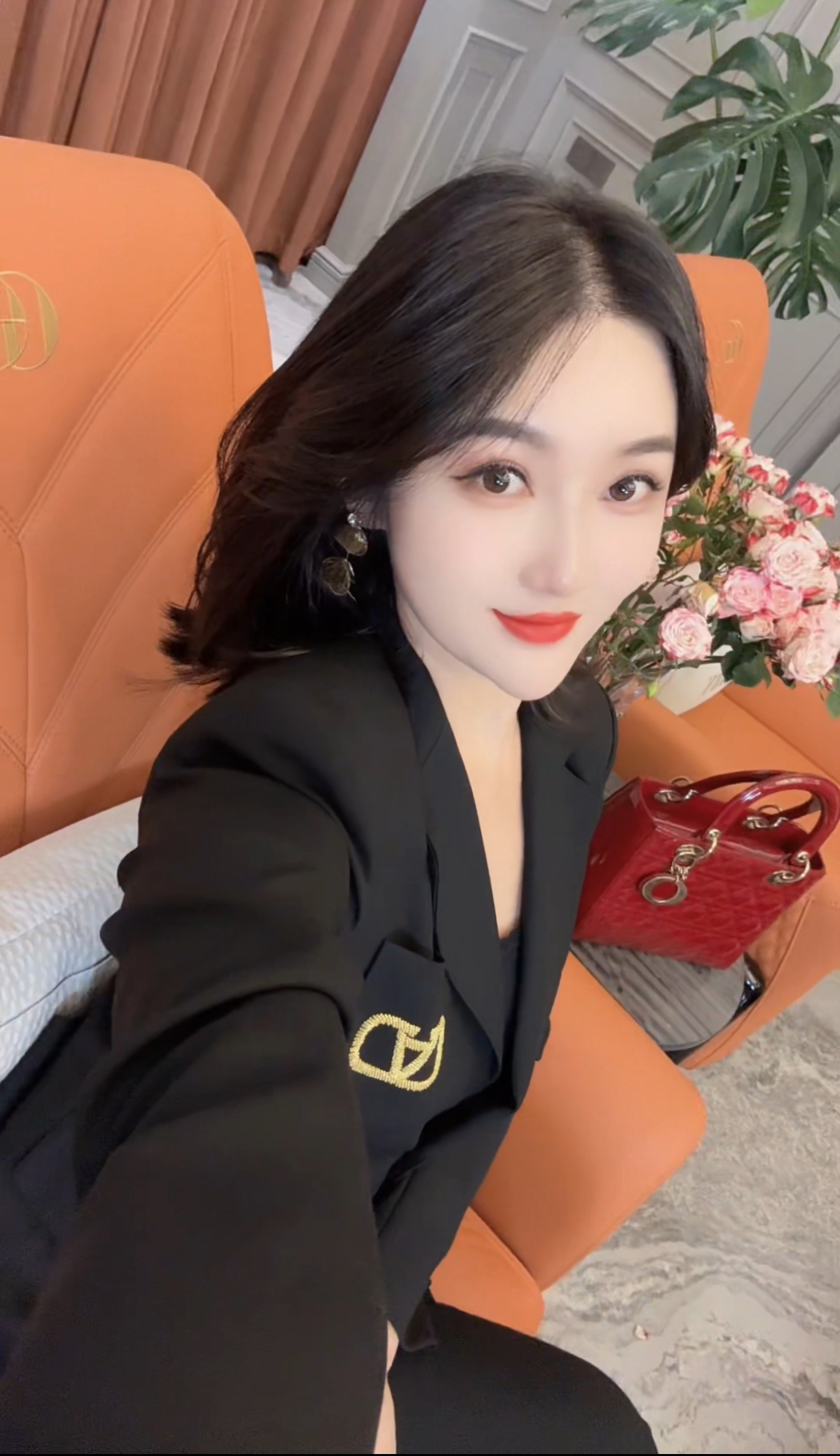 臻韩美2024秋款气质黑色长袖微喇裤套装