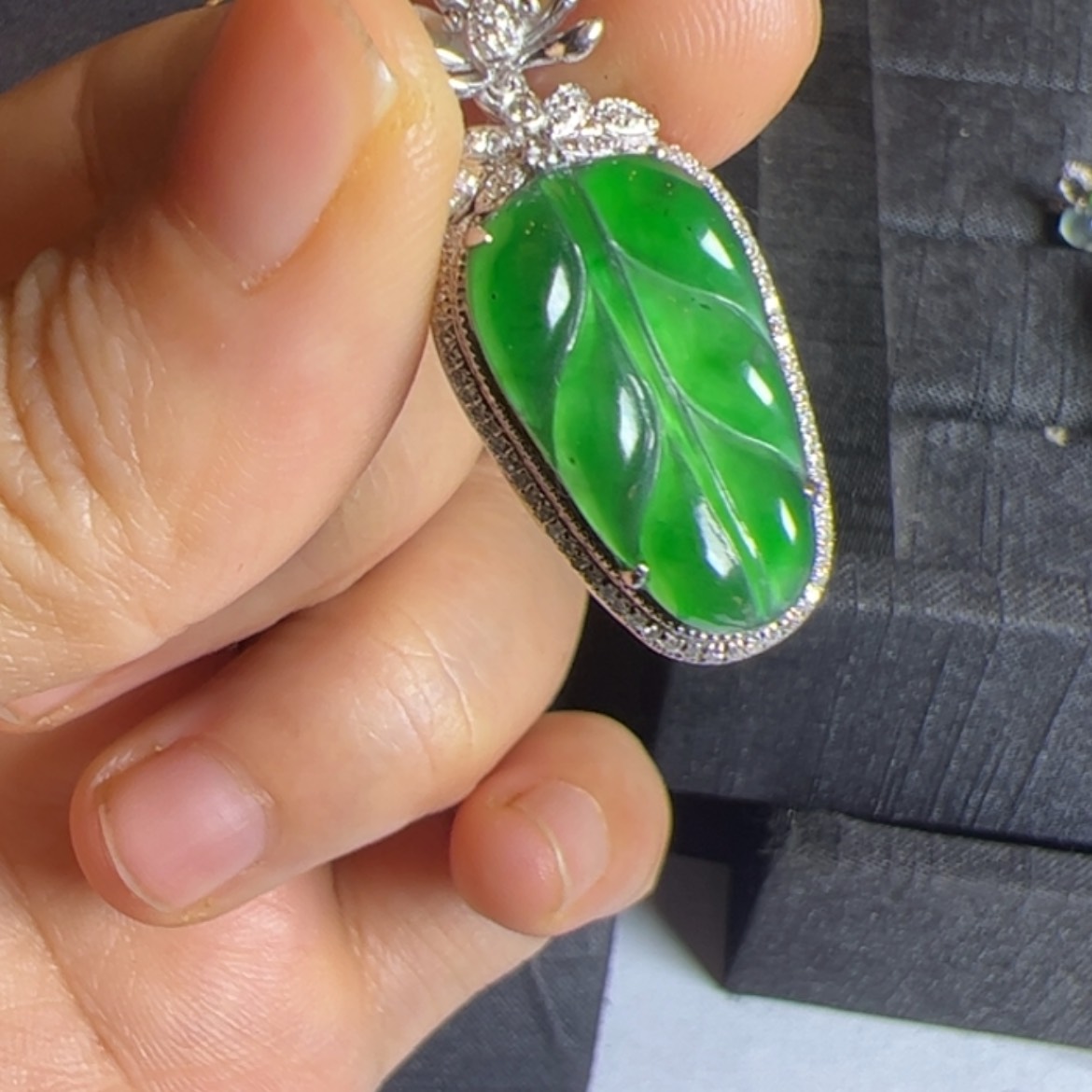 【闪购商品】翡翠吊坠(不含链)18K金镶嵌