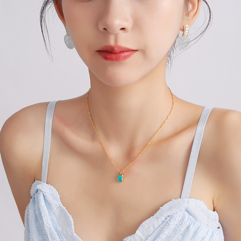 钛钢项链 复古小方糖海蓝色吊坠项链女时尚轻奢小众高级感锁骨链
