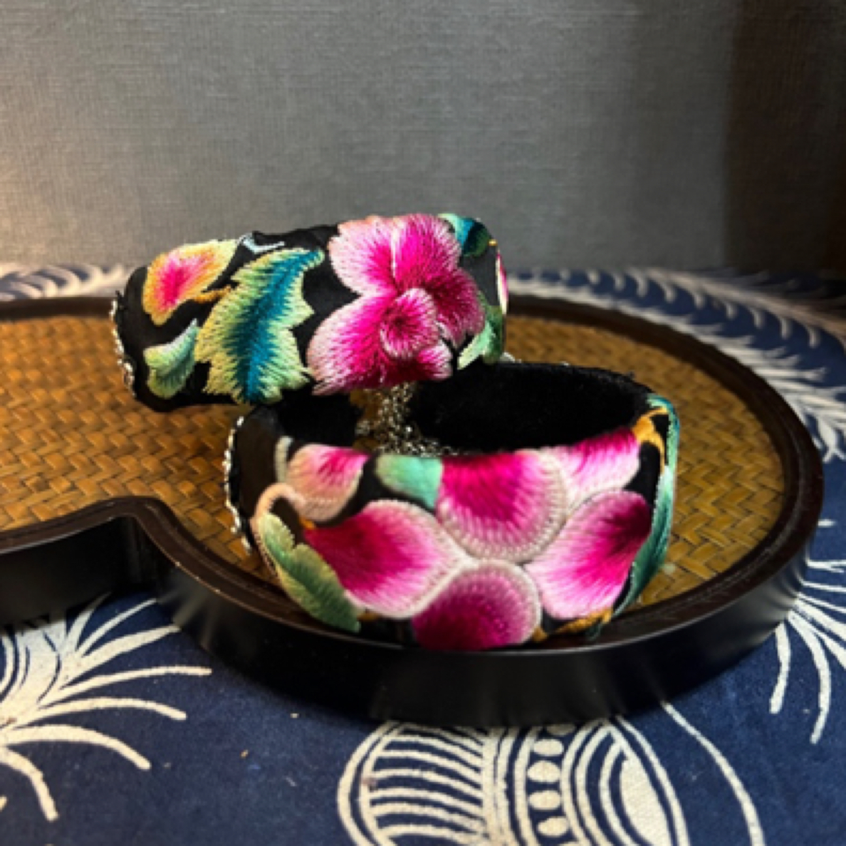 非金属布艺手镯 复古原创设计荷花牡丹款手镯古风纯手工苗族重工
