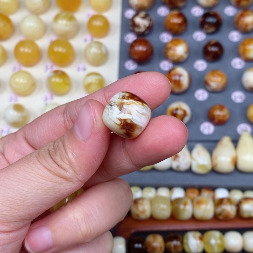 【闪购商品】琥珀裸石未镶嵌浩