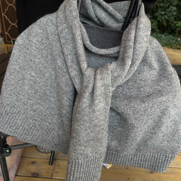 灰色时尚气质百搭披肩