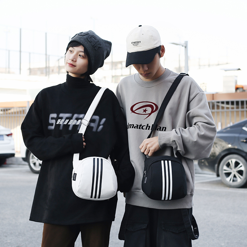 2024春季小众运动防水情侣小斜挎包男女百搭学生通勤单肩包邮差包