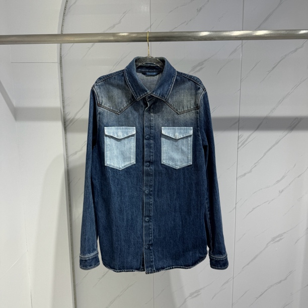 95新 Valentino/华伦天奴 蓝色水洗牛仔衬衫外套/48码