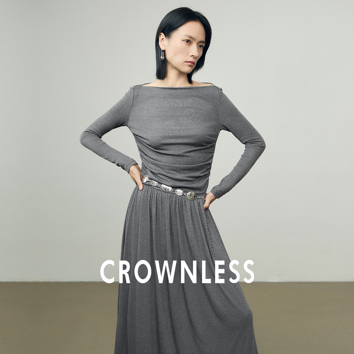 CROWNLESS未冕秋季新品针织一字领捏褶收腰A摆纸片人连衣裙