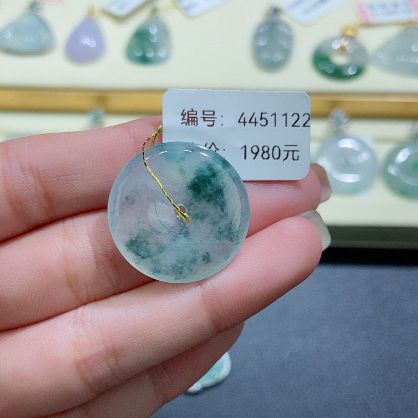 【闪购商品】翡翠颈饰未镶嵌