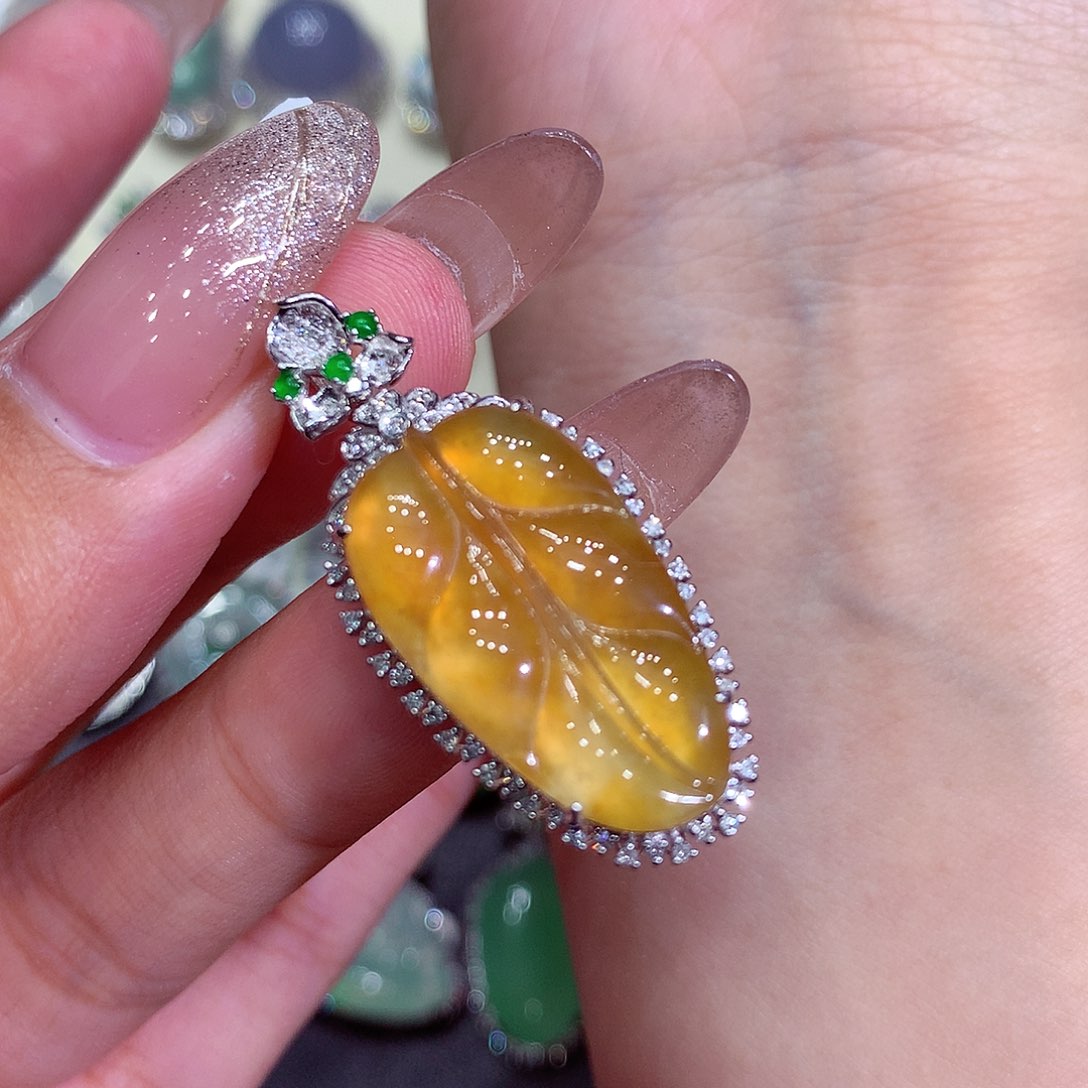 翡翠颈饰18K金镶嵌。。