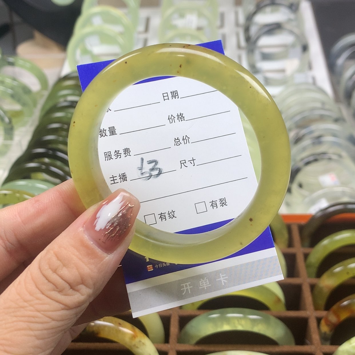 【闪购商品】蛇纹石玉手镯未镶嵌喜****咩