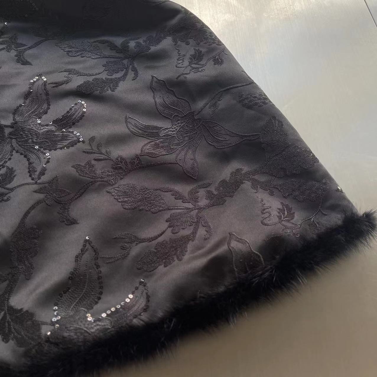 i-EAST 夏夜梦令~新中式小亮片毛茸茸无袖外套-3D WT41308