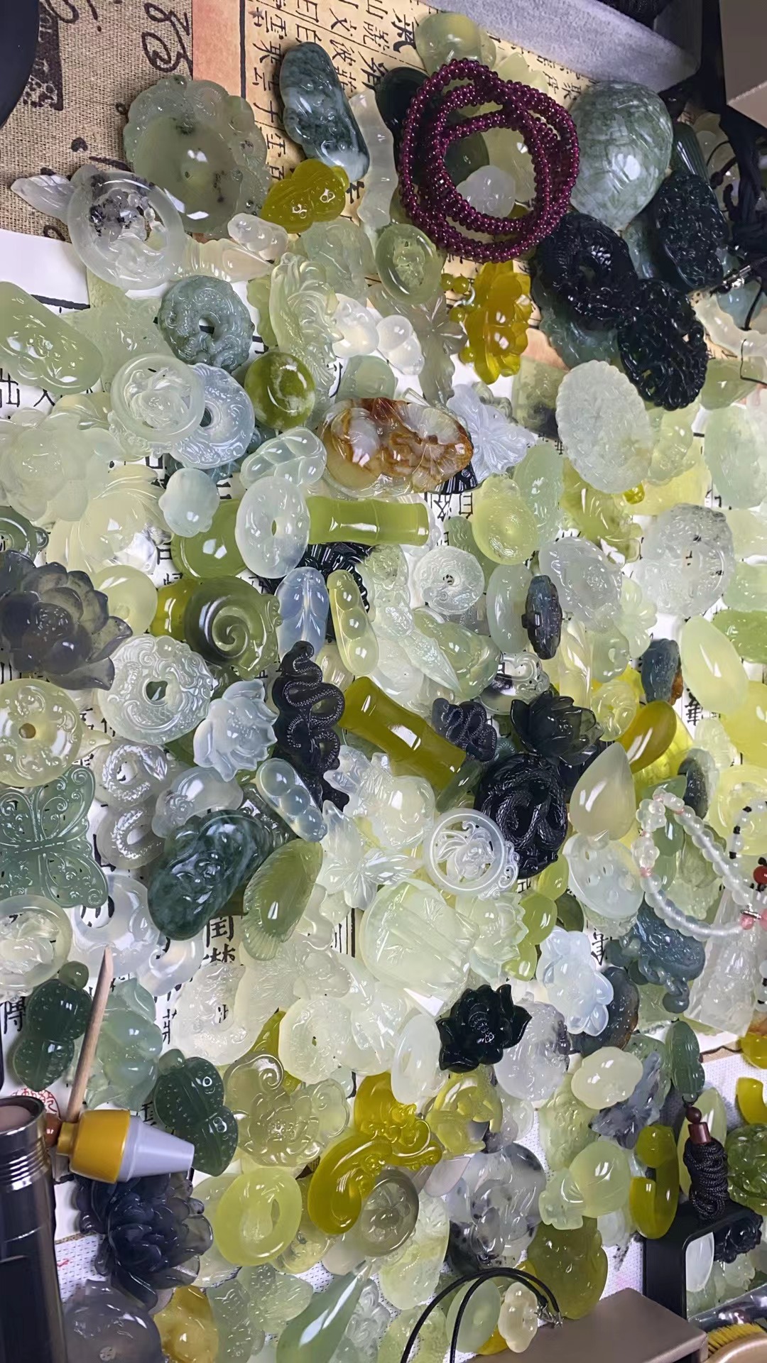 天然岫玉吊坠，随机一个配绳子